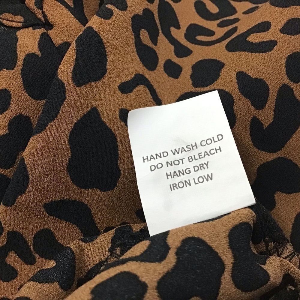 Sienna Sky Y2K animal print, halter neck sleeveless crepey blouse. XS NWT - Picture 5 of 5